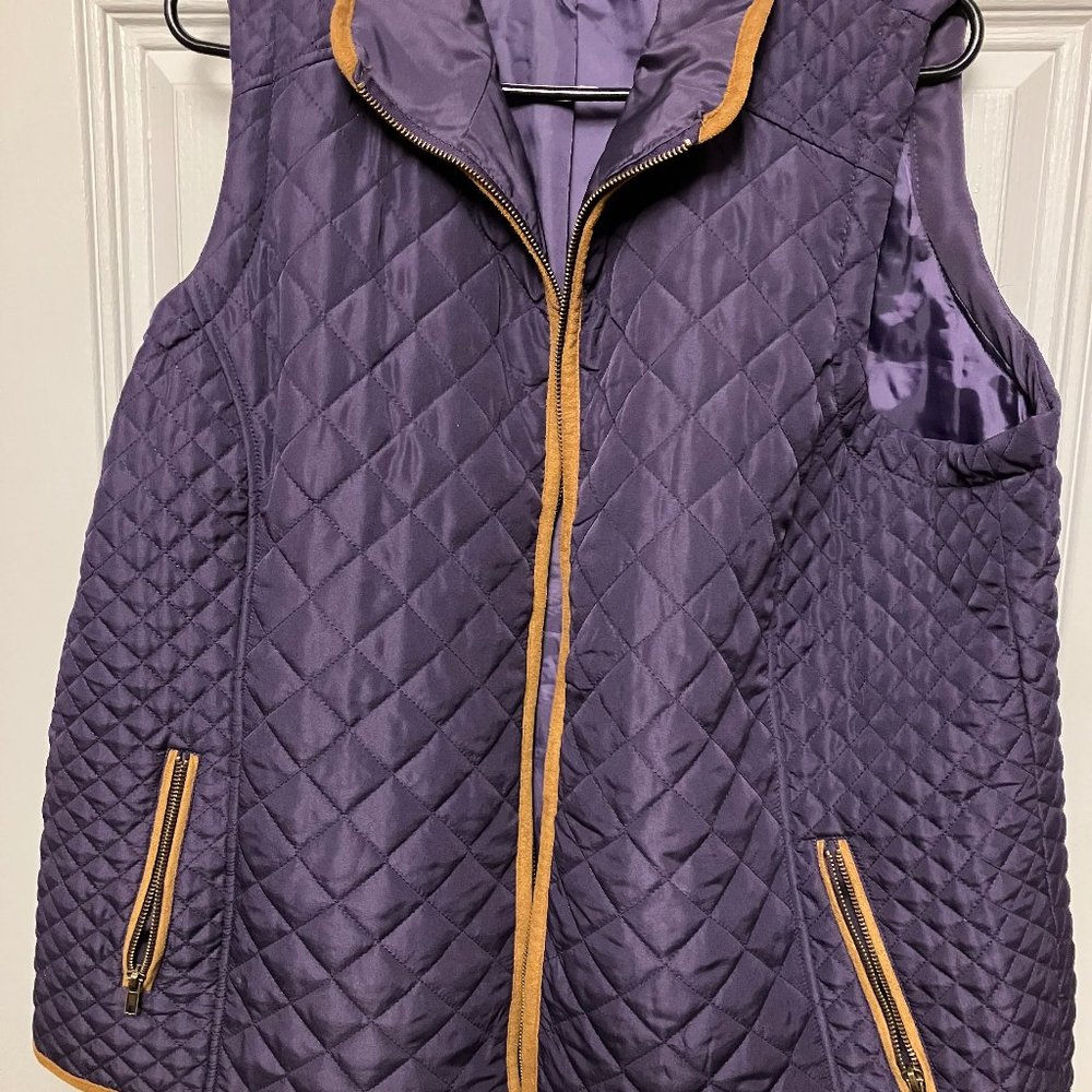WOMENS SIZE 2X VEST IN A QUILTED PURPLE POLY NYLON FABRIC WITH BEIGE TRIM